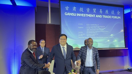 在甘肃省委书记、省人大常委会主任胡昌升见证下，米兰体育集团在南非约翰内斯堡与东南非农业合作联盟、南非灌溉发展局、中国进出口银行甘肃分行等多家机构签署合作和谈。